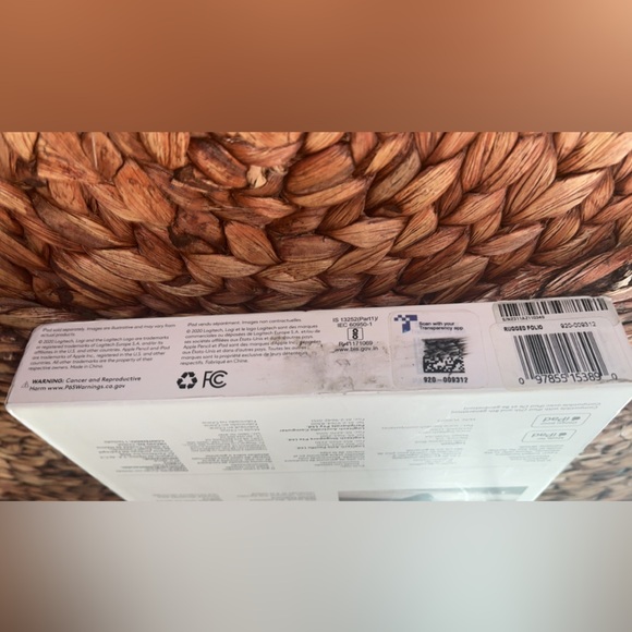 Logitech Rugged Folio Keyboard Case for Apple iPad 7th & 8th Generation - Picture 3 of 13